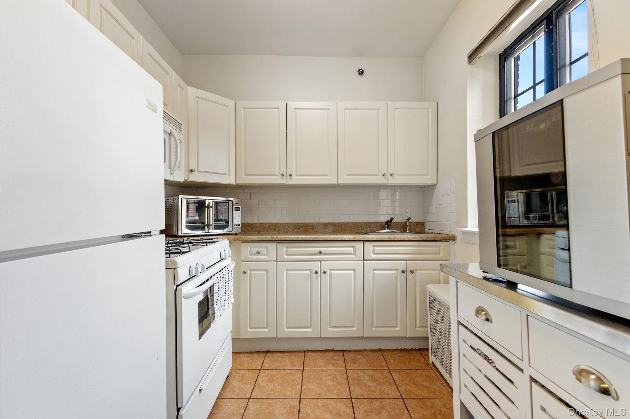 #8 photo, 45 Pondfield Road, Bronxville , NY 10708