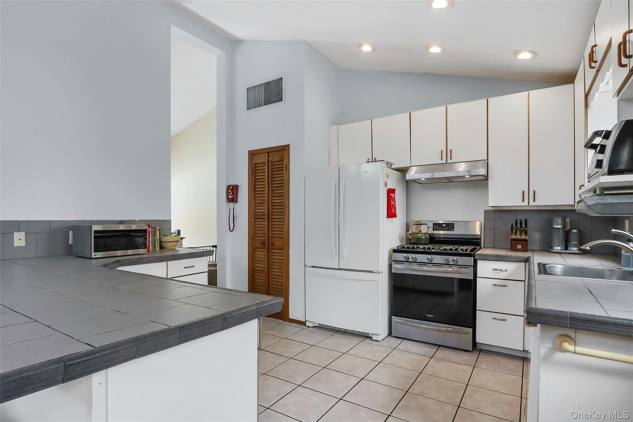 #7 photo, 10 SKINNER Court, Tomkins Cove , NY 10986