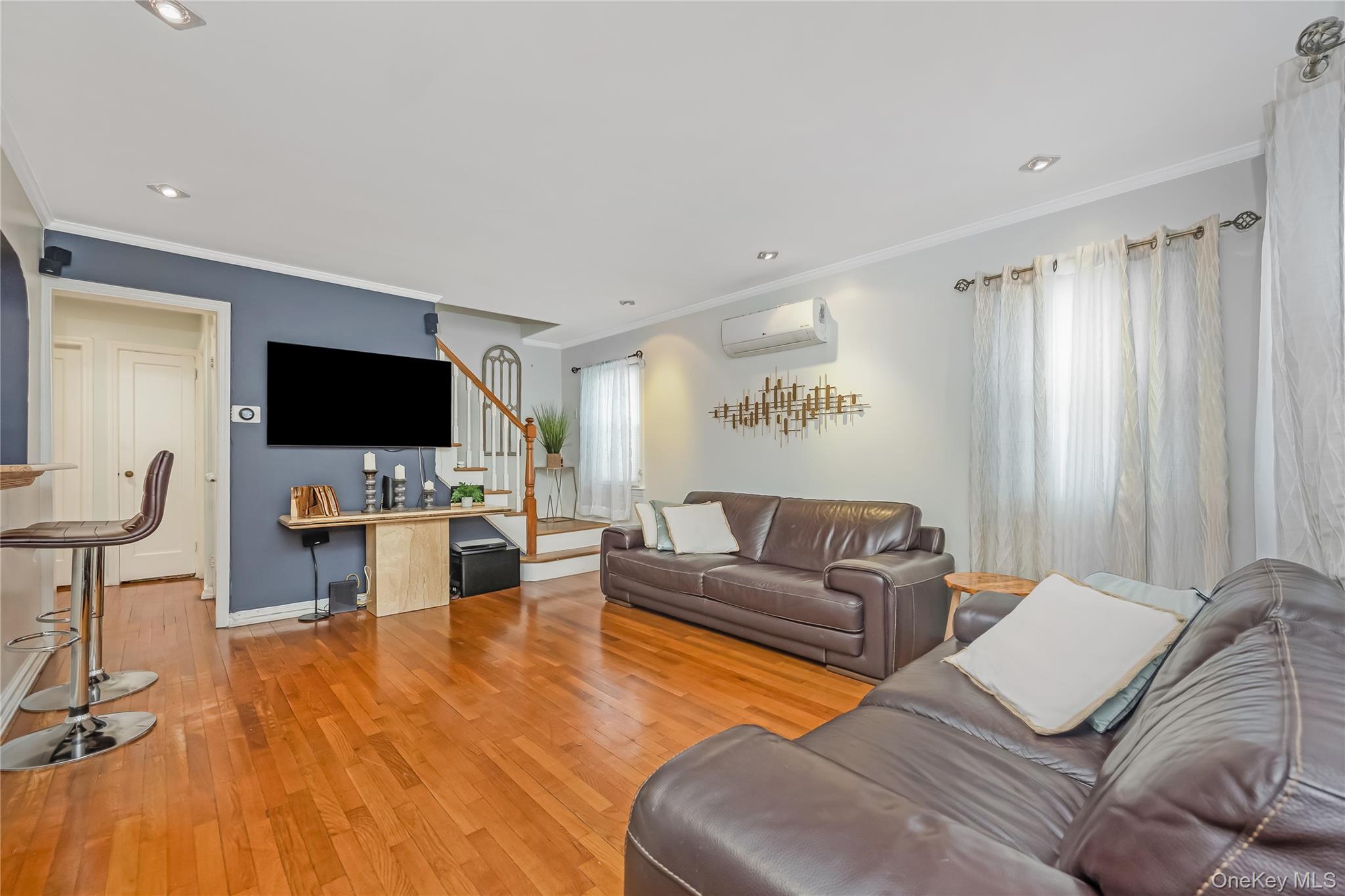 #3 photo, 6722 166st Street, Fresh Meadows , NY 11365