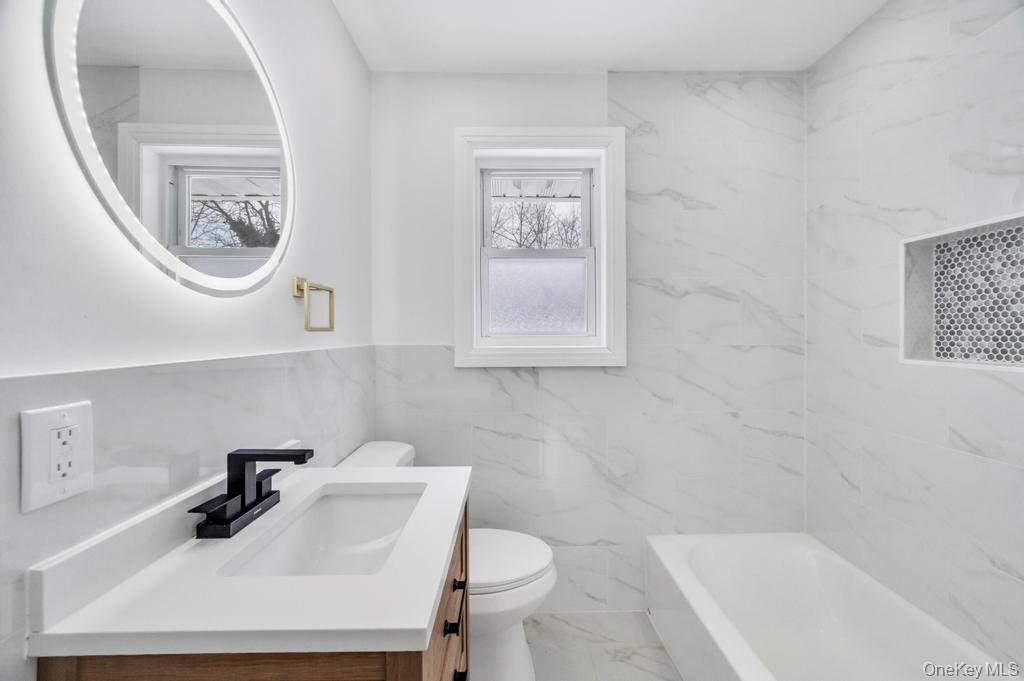 #10 photo, 33 Silverpine Drive, מחוז סאפוק Amityville , NY 11701