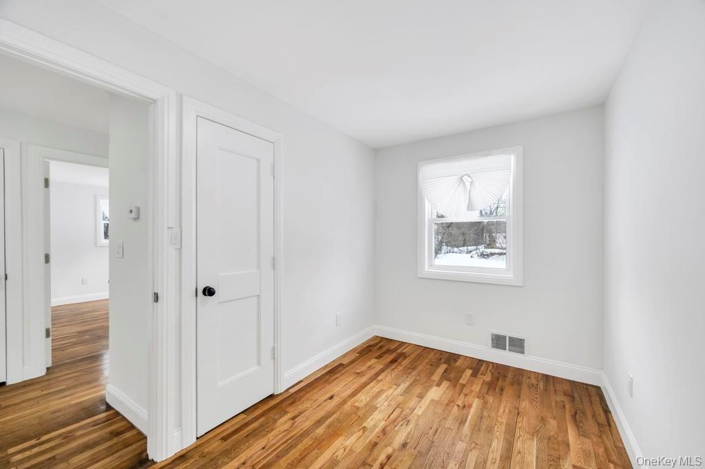 #14 photo, 33 Silverpine Drive, מחוז סאפוק Amityville , NY 11701