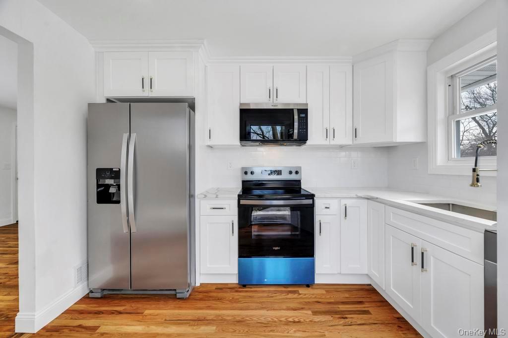 #4 photo, 33 Silverpine Drive, מחוז סאפוק Amityville , NY 11701