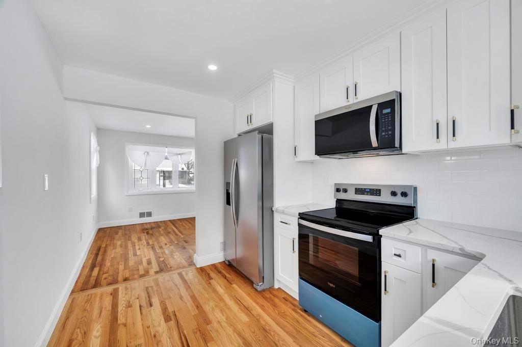 #6 photo, 33 Silverpine Drive, מחוז סאפוק Amityville , NY 11701