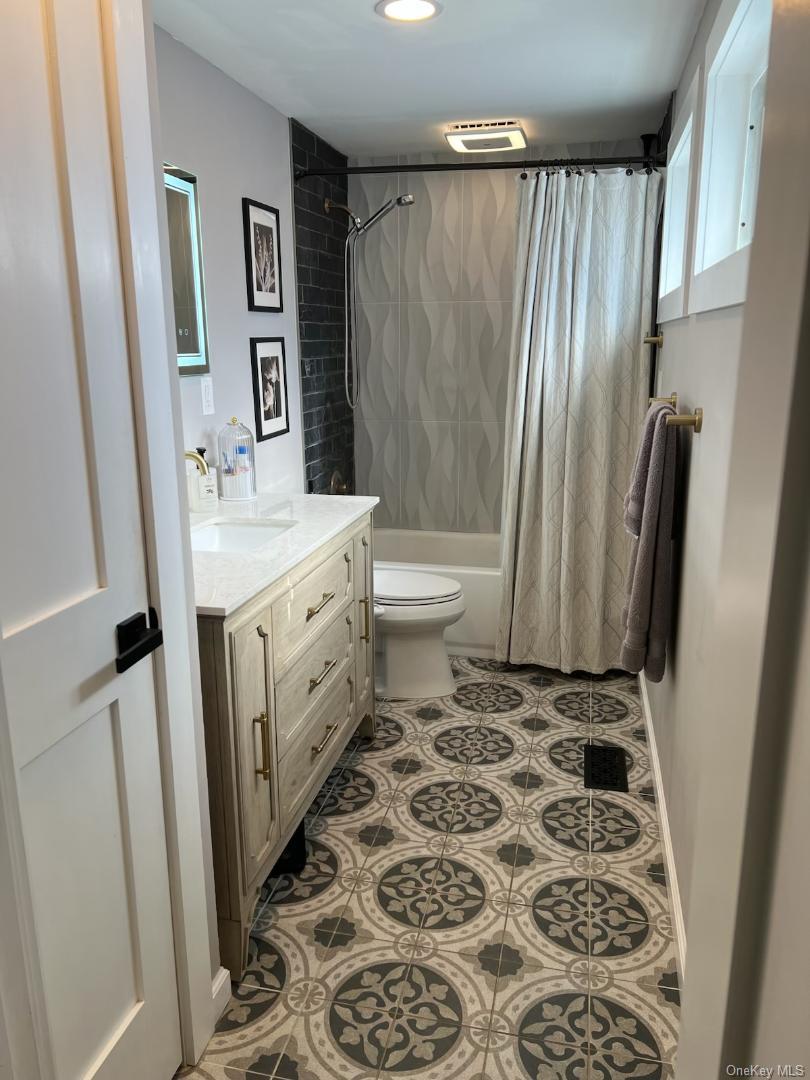 #14 photo, 25 Wood Avenue, Patchogue , NY 11772