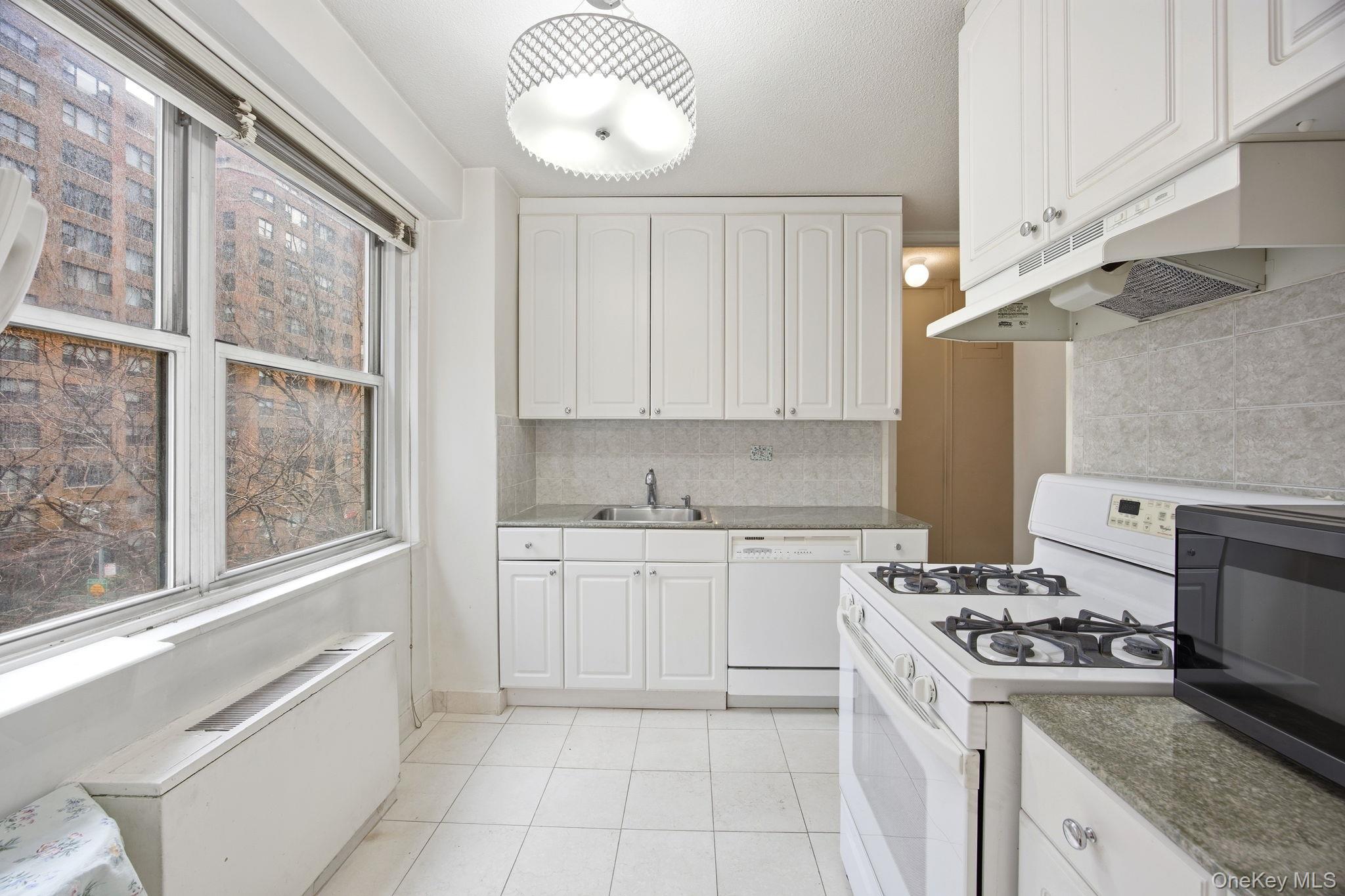 #8 photo, 300 E 40th Street, ম্যানহাটন New York (Manhattan) , NY 10016