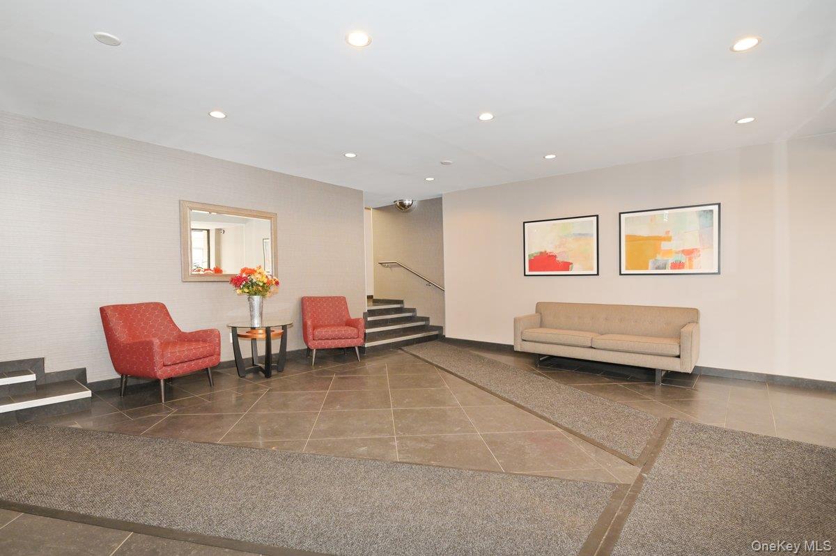 #16 photo, 5 Birchwood Court, Mineola , NY 11501