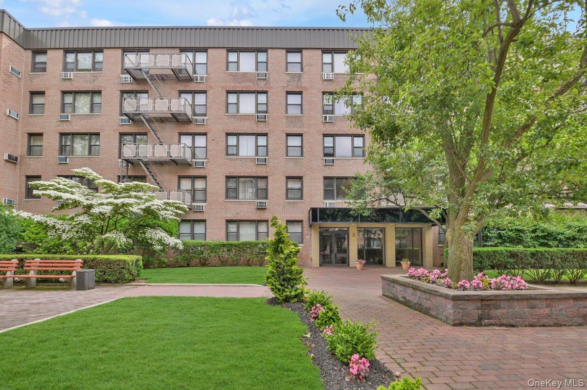 #18 photo, 5 Birchwood Court, Mineola , NY 11501