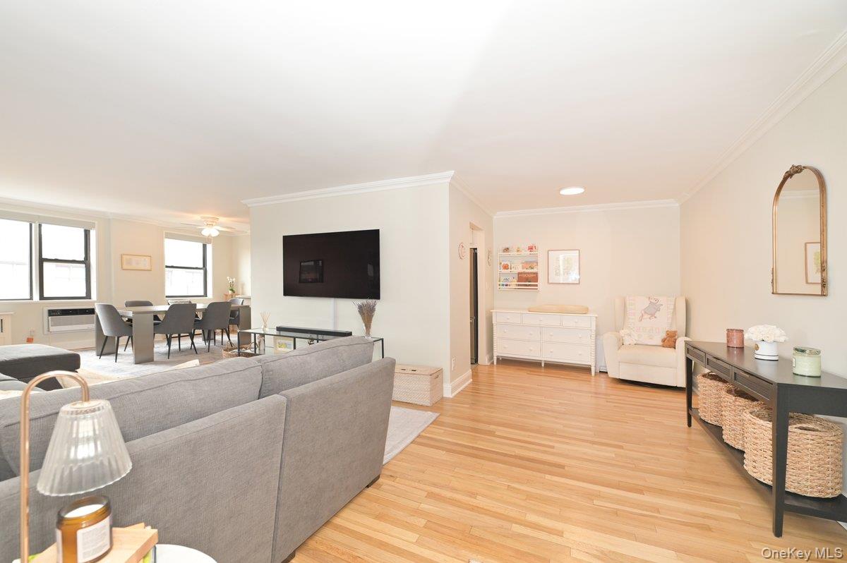 #4 photo, 5 Birchwood Court, Mineola , NY 11501