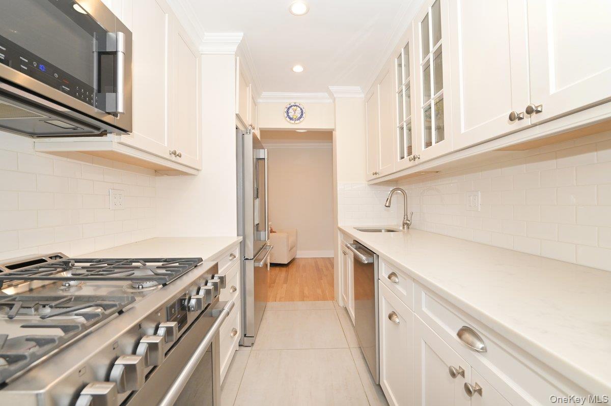 #9 photo, 5 Birchwood Court, Mineola , NY 11501