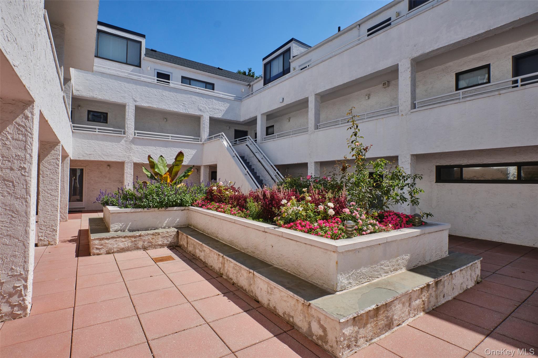 #1 photo, 21 Canterbury Road, Great Neck , NY 11021