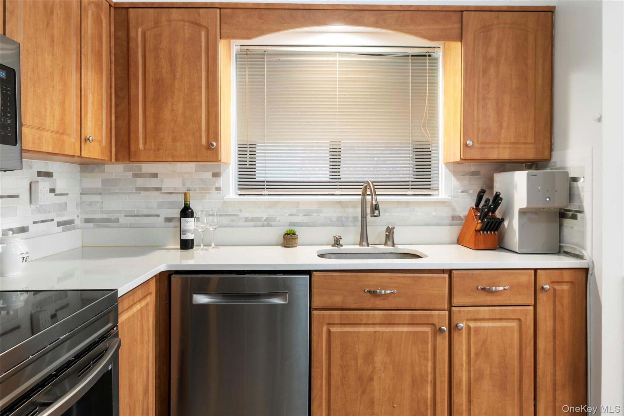 #11 photo, 21 Canterbury Road, Great Neck , NY 11021