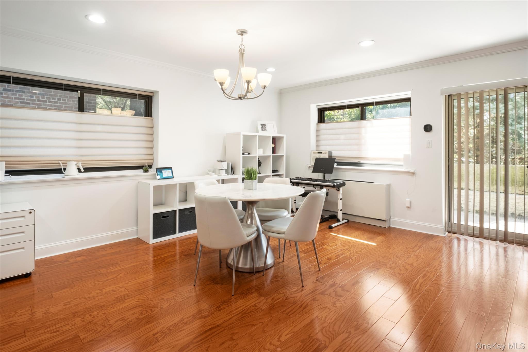 #13 photo, 21 Canterbury Road, Great Neck , NY 11021