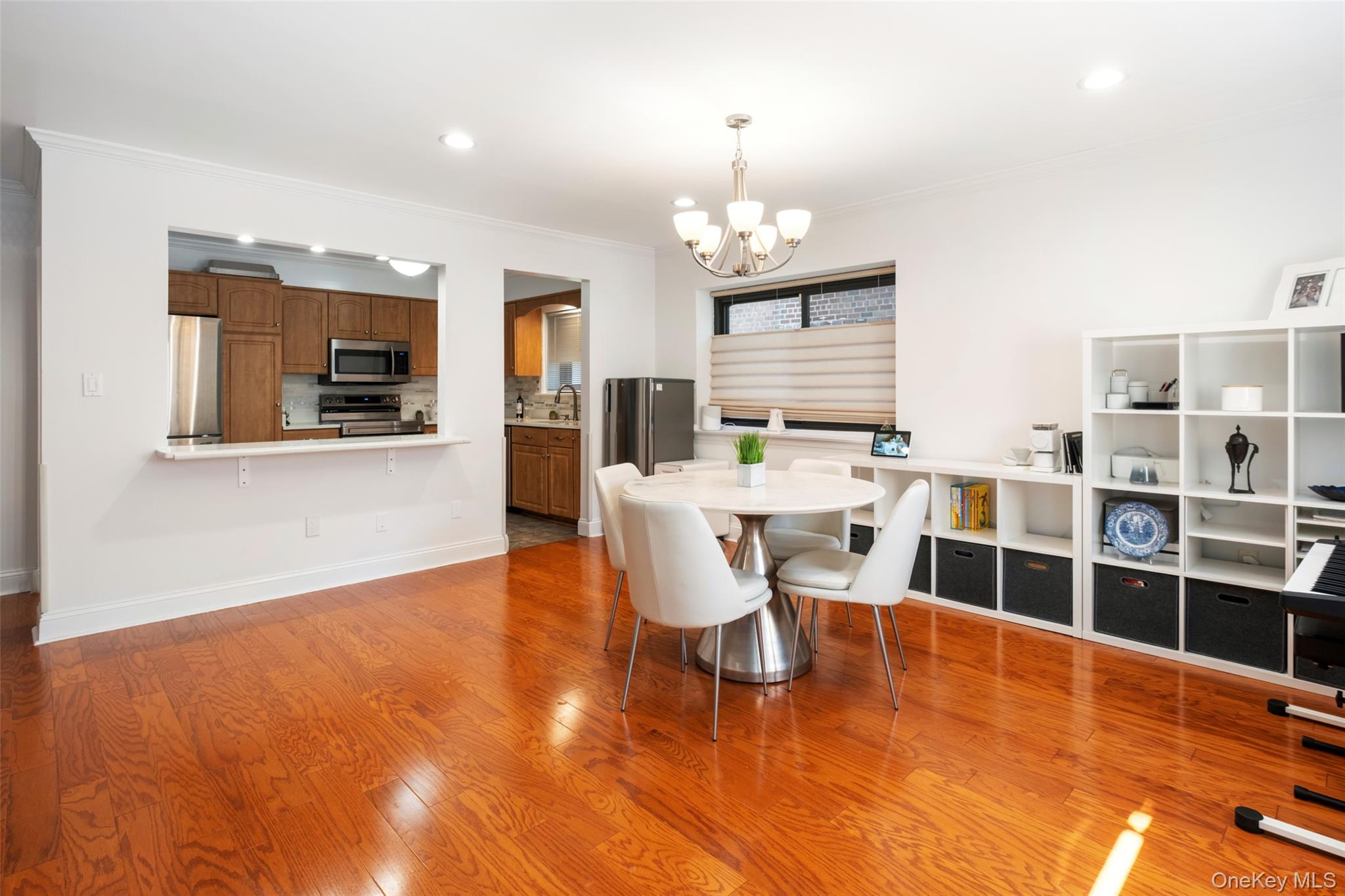 #14 photo, 21 Canterbury Road, Great Neck , NY 11021