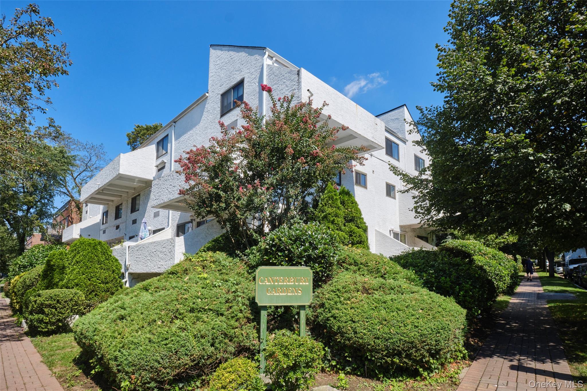 #2 photo, 21 Canterbury Road, Great Neck , NY 11021