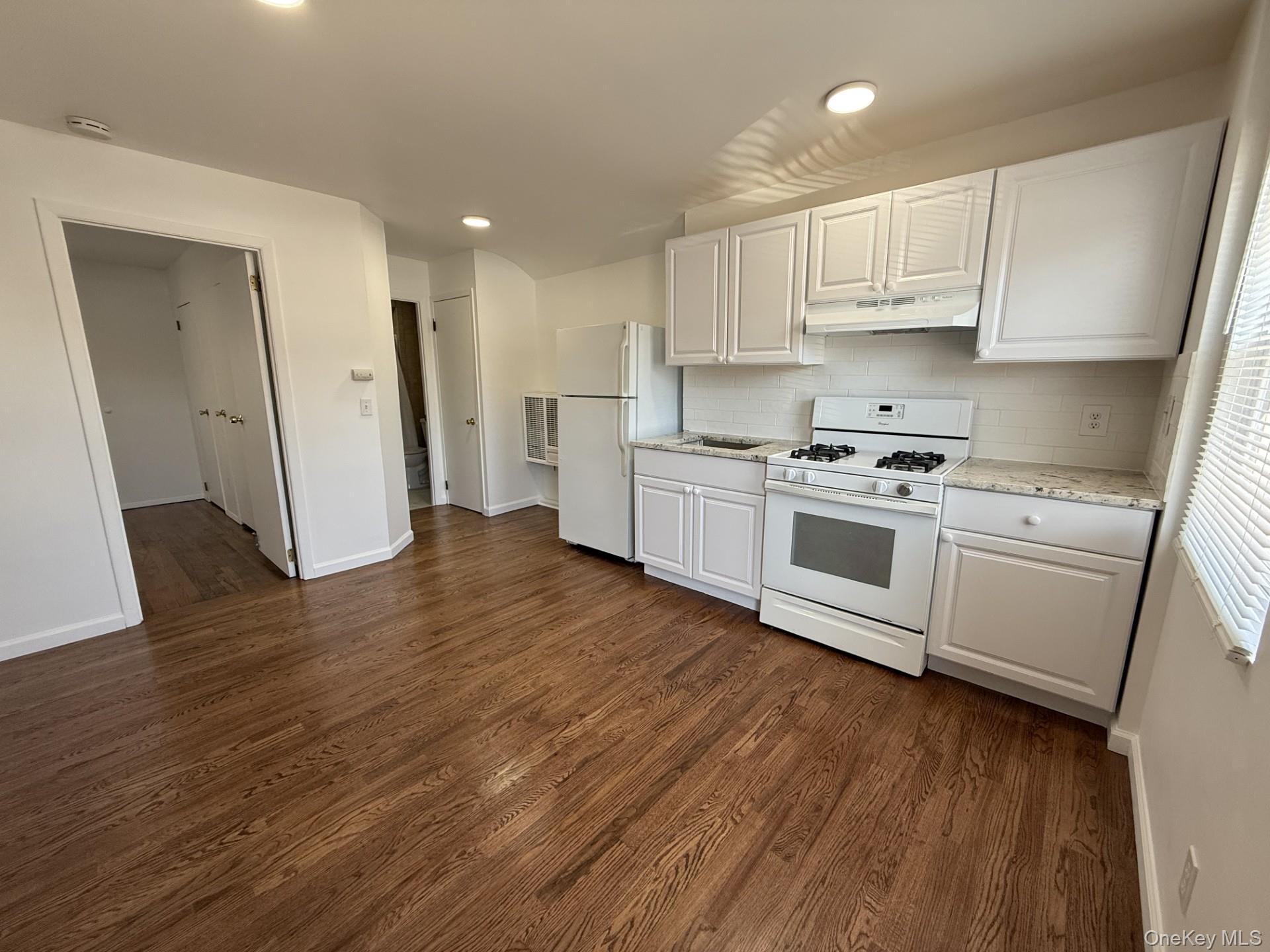 #3 photo, 355 Bayville Avenue, Bayville , NY 11709