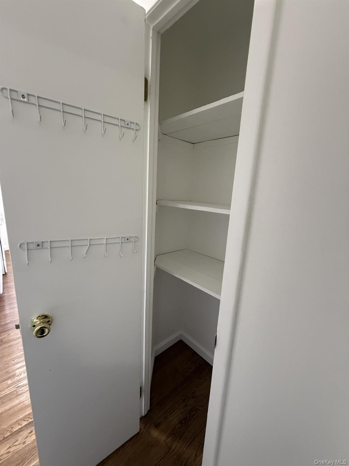 #8 photo, 355 Bayville Avenue, Bayville , NY 11709