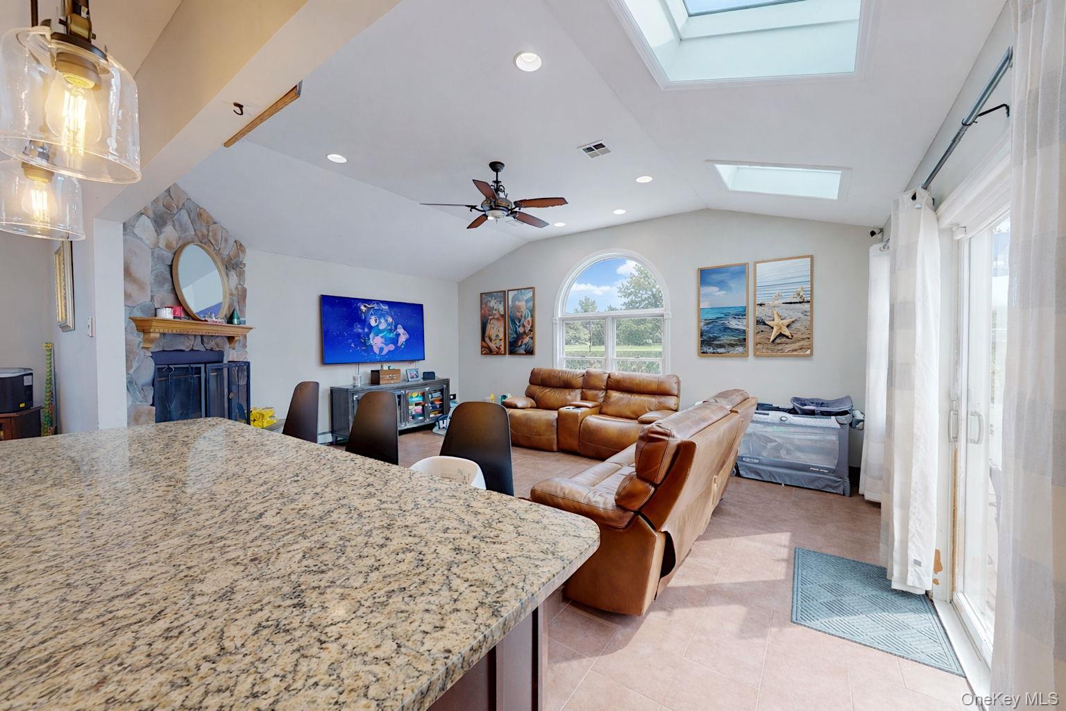 #17 photo, 44 Roe Avenue, 纽约州 Cornwall On Hudson , NY 12520