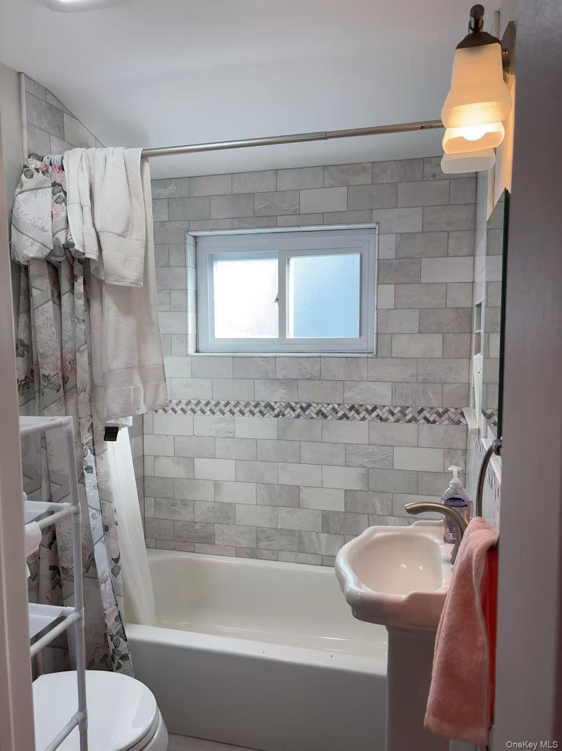 #7 photo, 3700 Alcona Street, Seaford , NY 11783