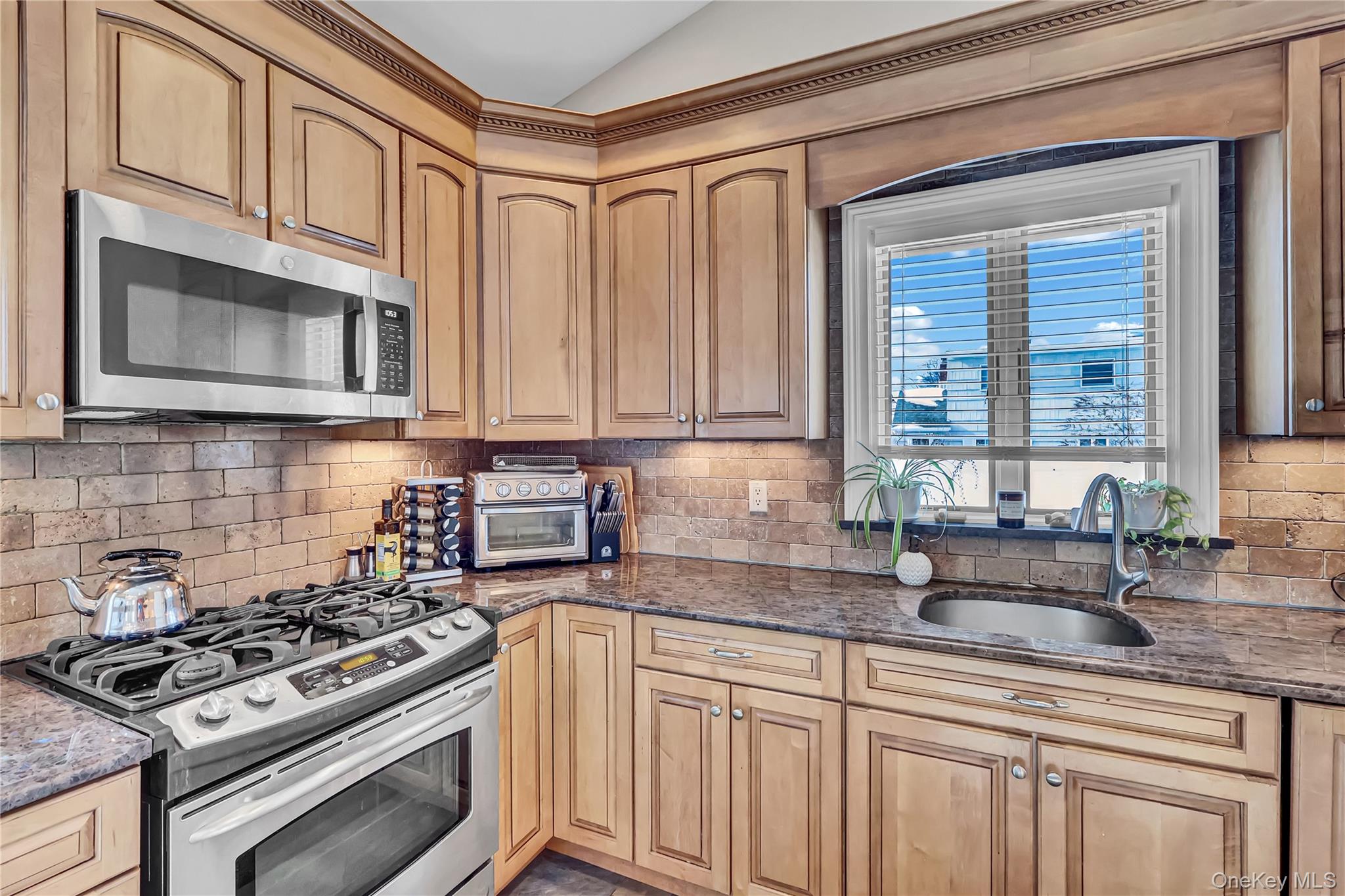 #13 photo, 219 Hyman Avenue, West Islip , NY 11795