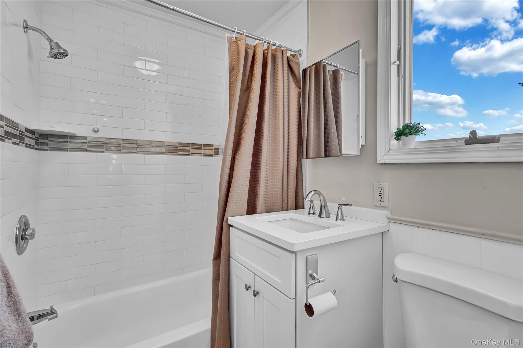 #14 photo, 219 Hyman Avenue, West Islip , NY 11795