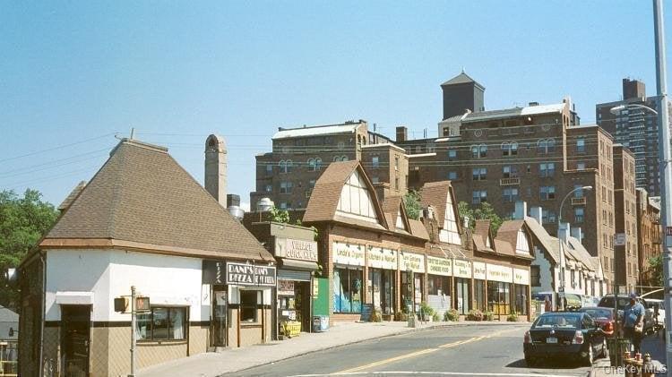 #18 photo, 131-11 Kew Gardens Road, Richmond Hill , NY 11418