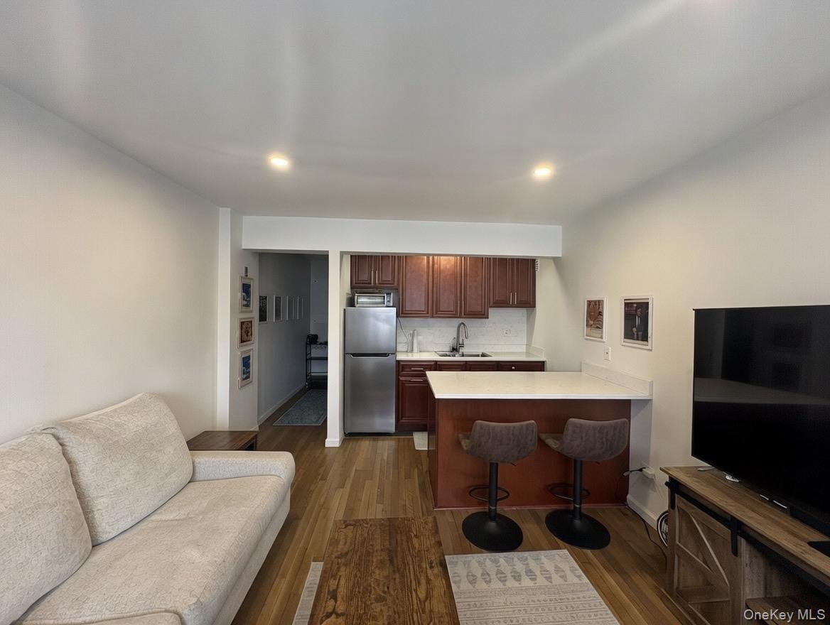 #6 photo, 131-11 Kew Gardens Road, Richmond Hill , NY 11418