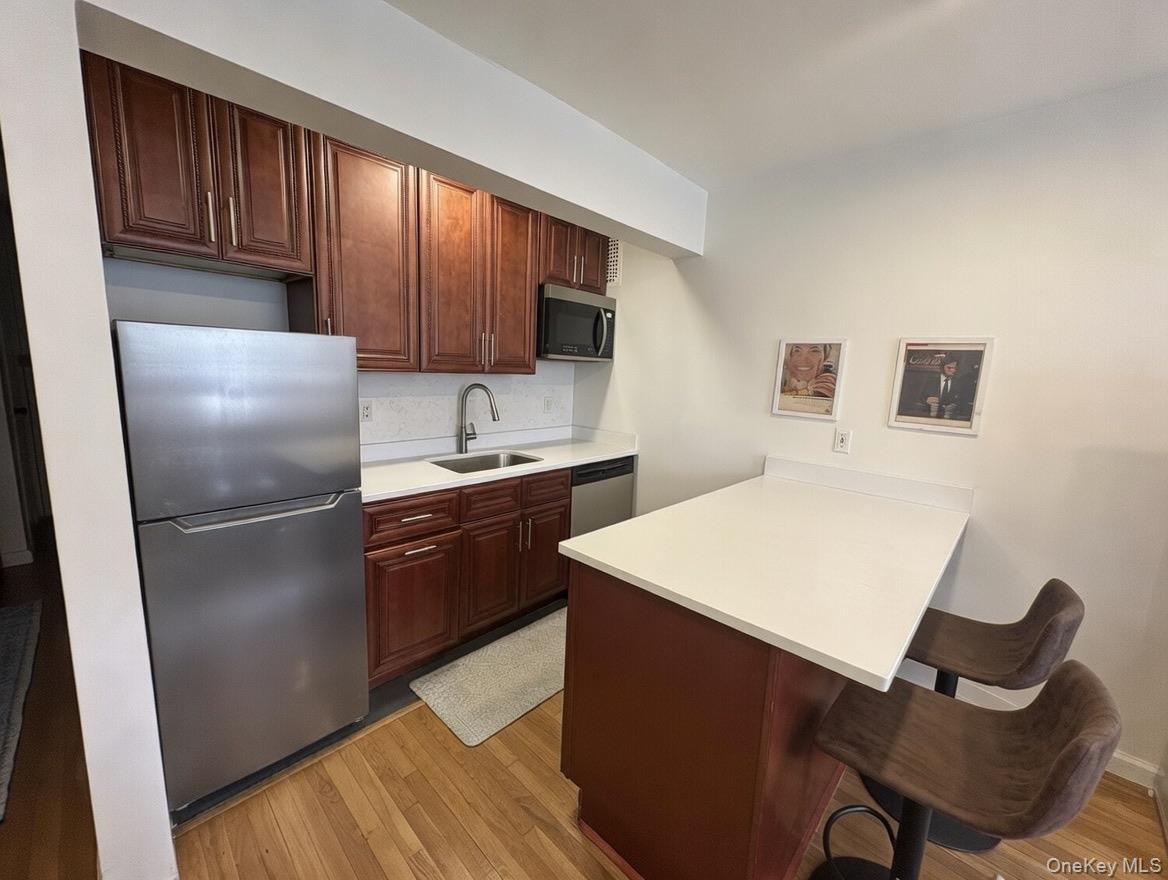 #7 photo, 131-11 Kew Gardens Road, Richmond Hill , NY 11418