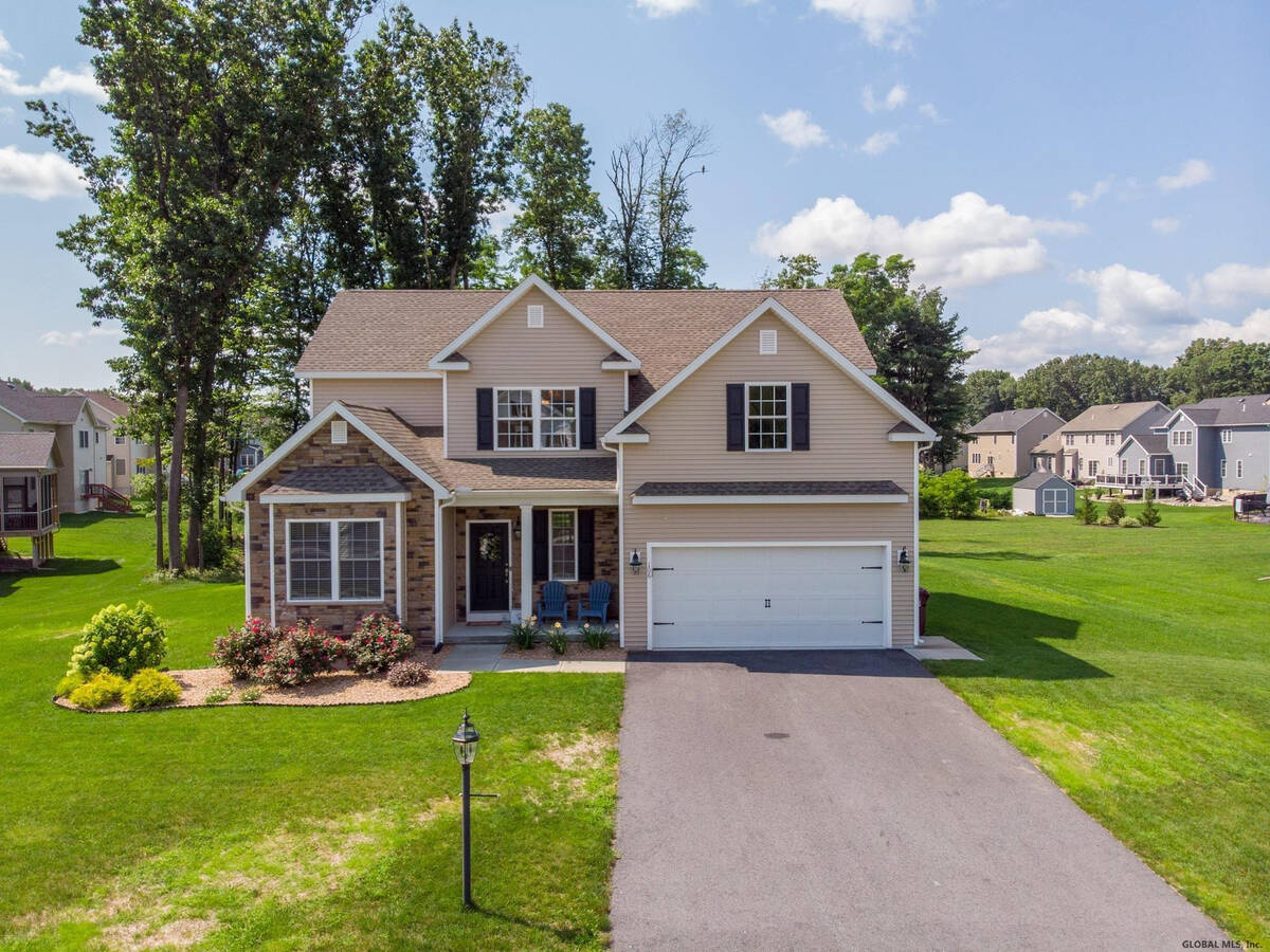 #1 photo, 106 Balsam Way, Clifton Park , NY 12065