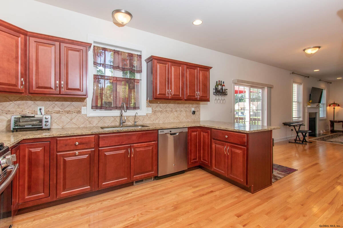 #14 photo, 106 Balsam Way, Clifton Park , NY 12065