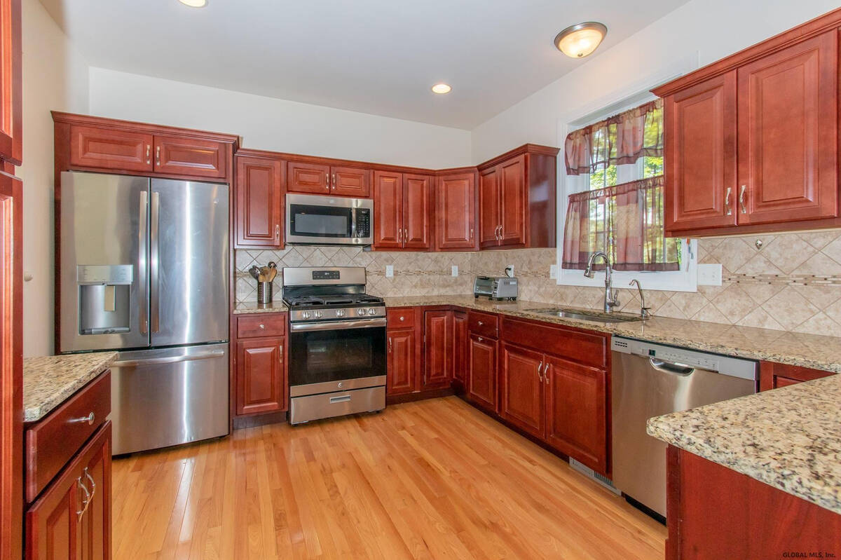 #15 photo, 106 Balsam Way, Clifton Park , NY 12065