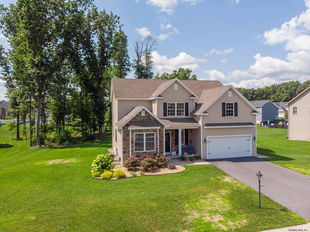 #2 photo, 106 Balsam Way, Clifton Park , NY 12065