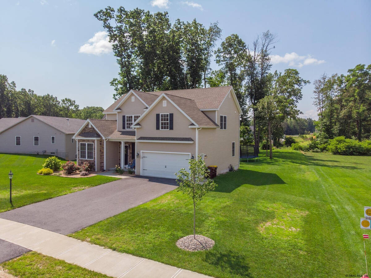 #4 photo, 106 Balsam Way, Clifton Park , NY 12065