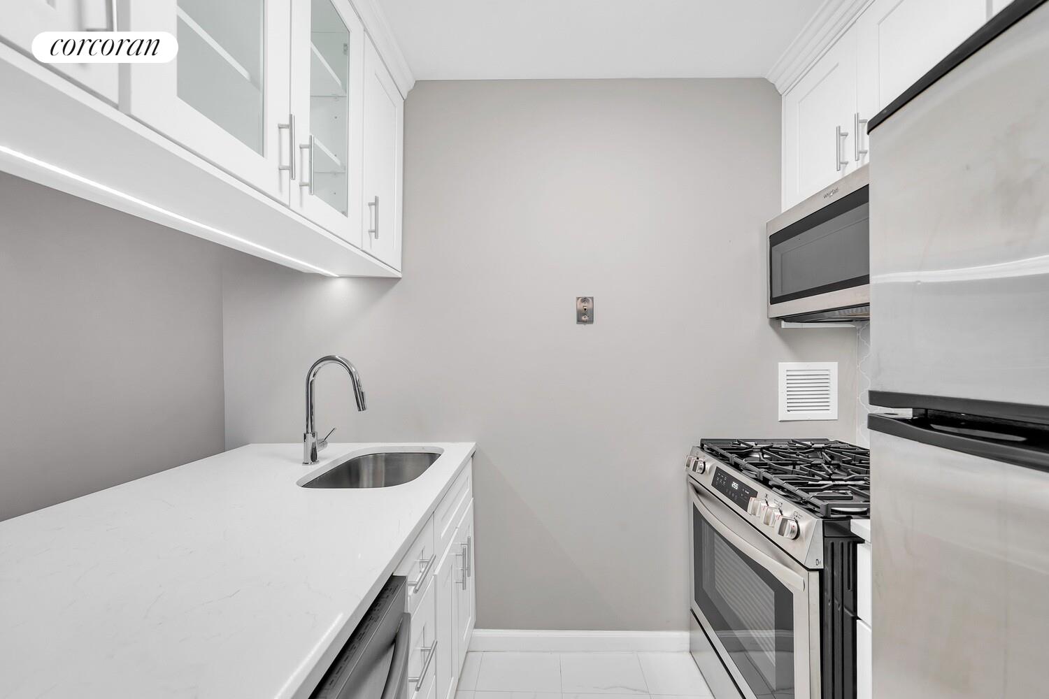 #5 photo, 2250 BROADWAY, Upper West Side , NY 10024