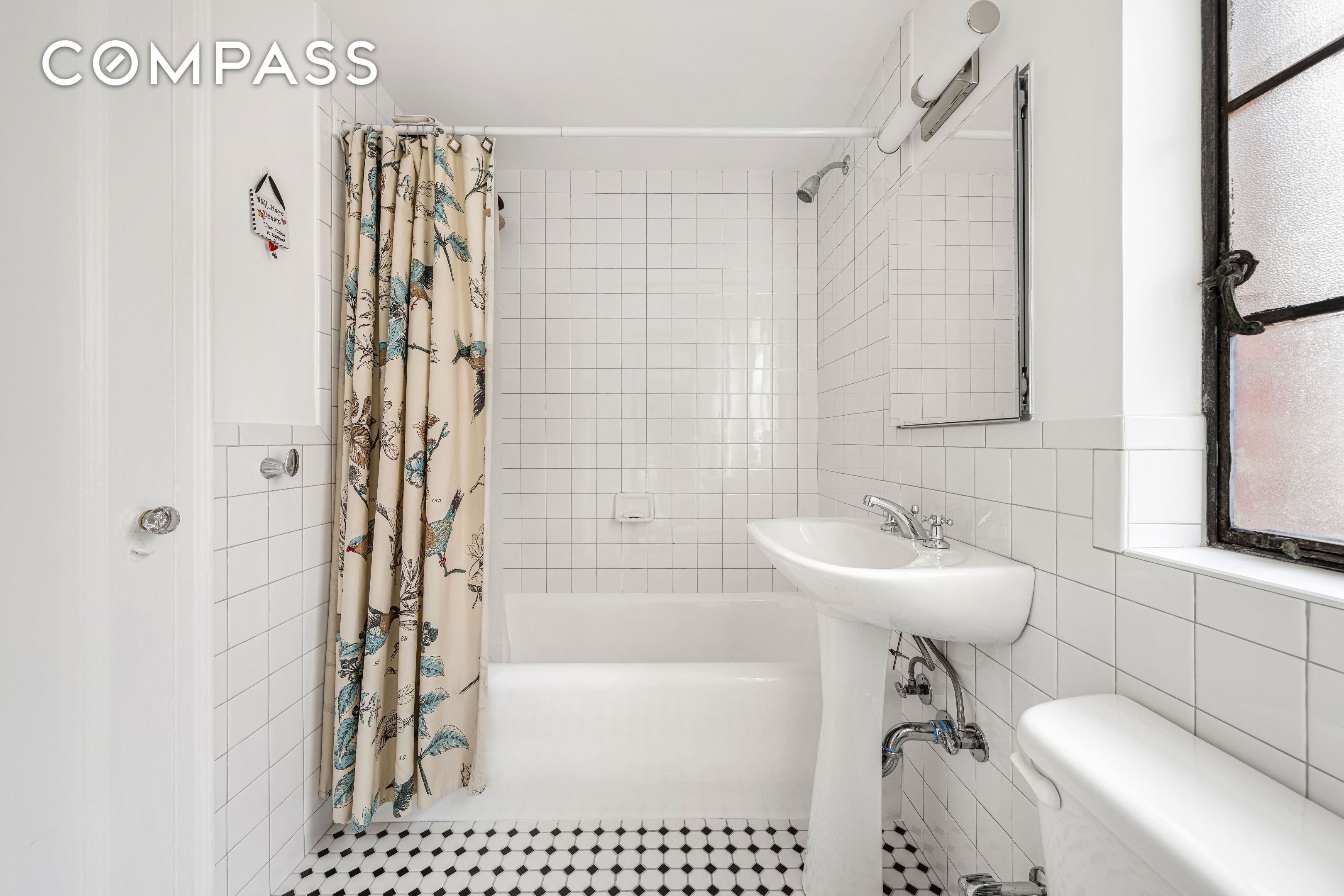 #7 photo, 333 E 43rd Street, Midtown East , NY 10017