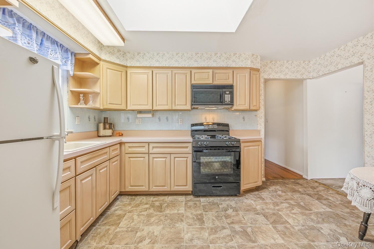 #8 photo, 138-07 13th Avenue, Malba , NY 11357