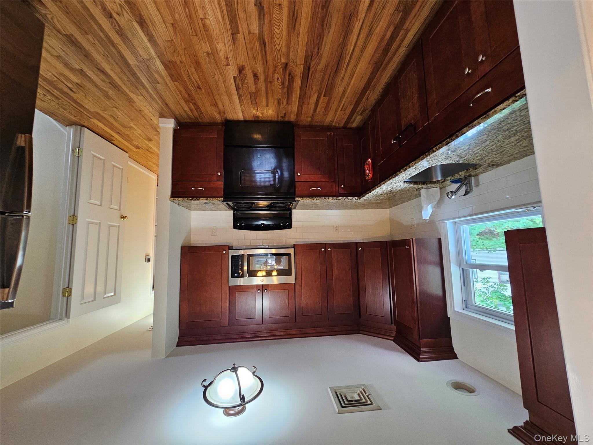 #3 photo, 8 town path, Glen Cove , NY 11542