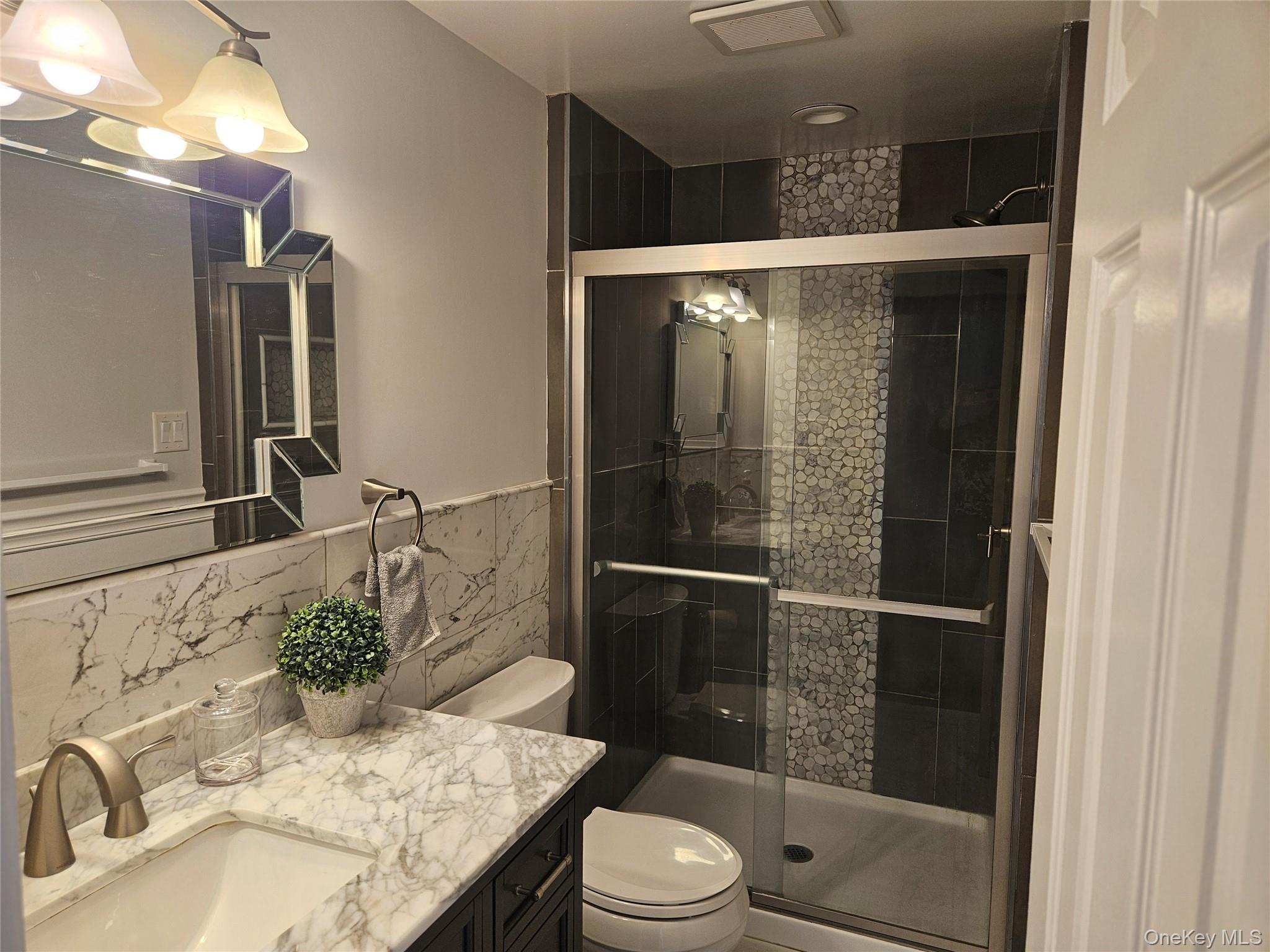 #18 photo, 211 Iceland Drive, سوفولك South Huntington , NY 11746