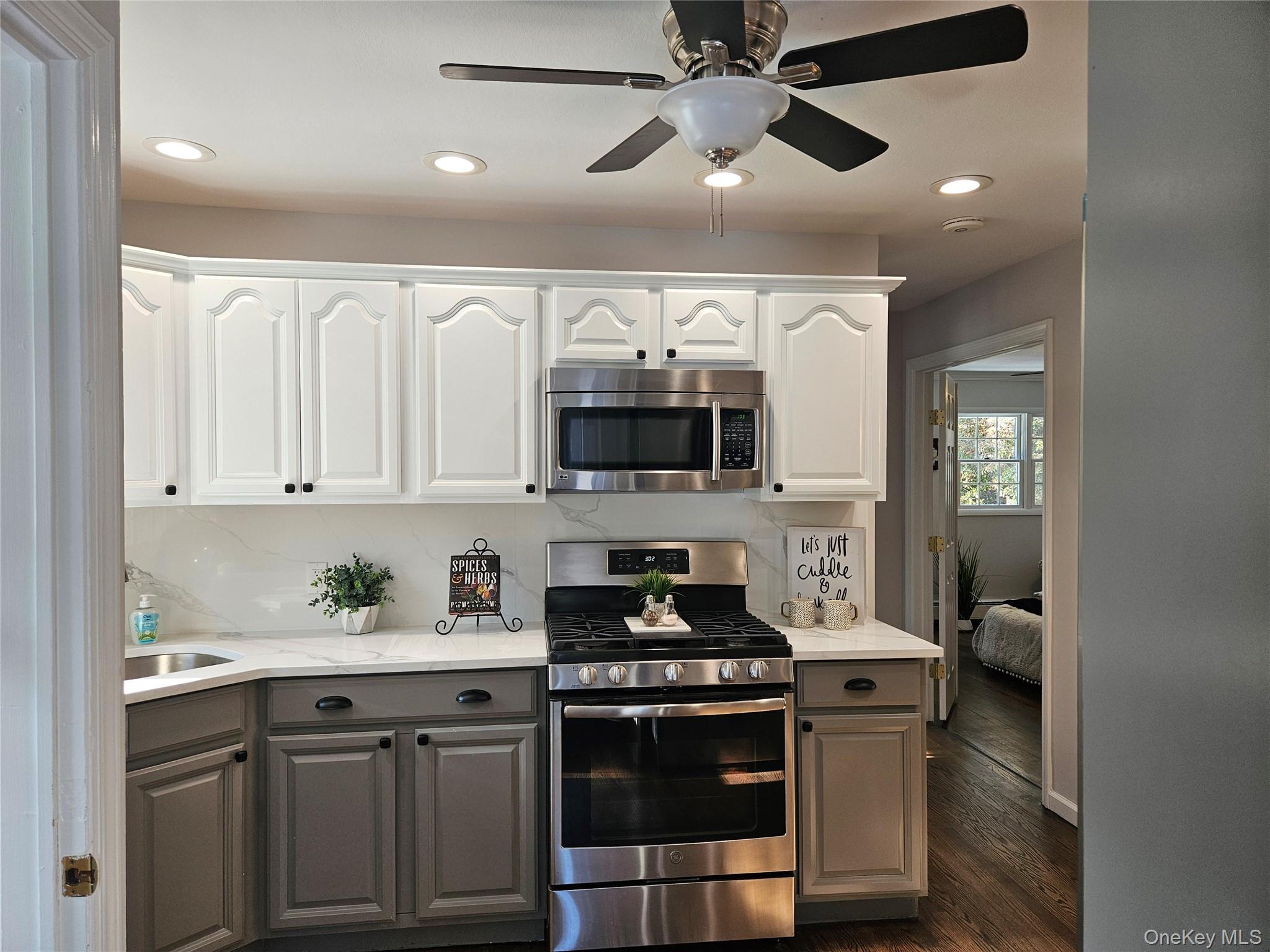 #3 photo, 211 Iceland Drive, سوفولك South Huntington , NY 11746