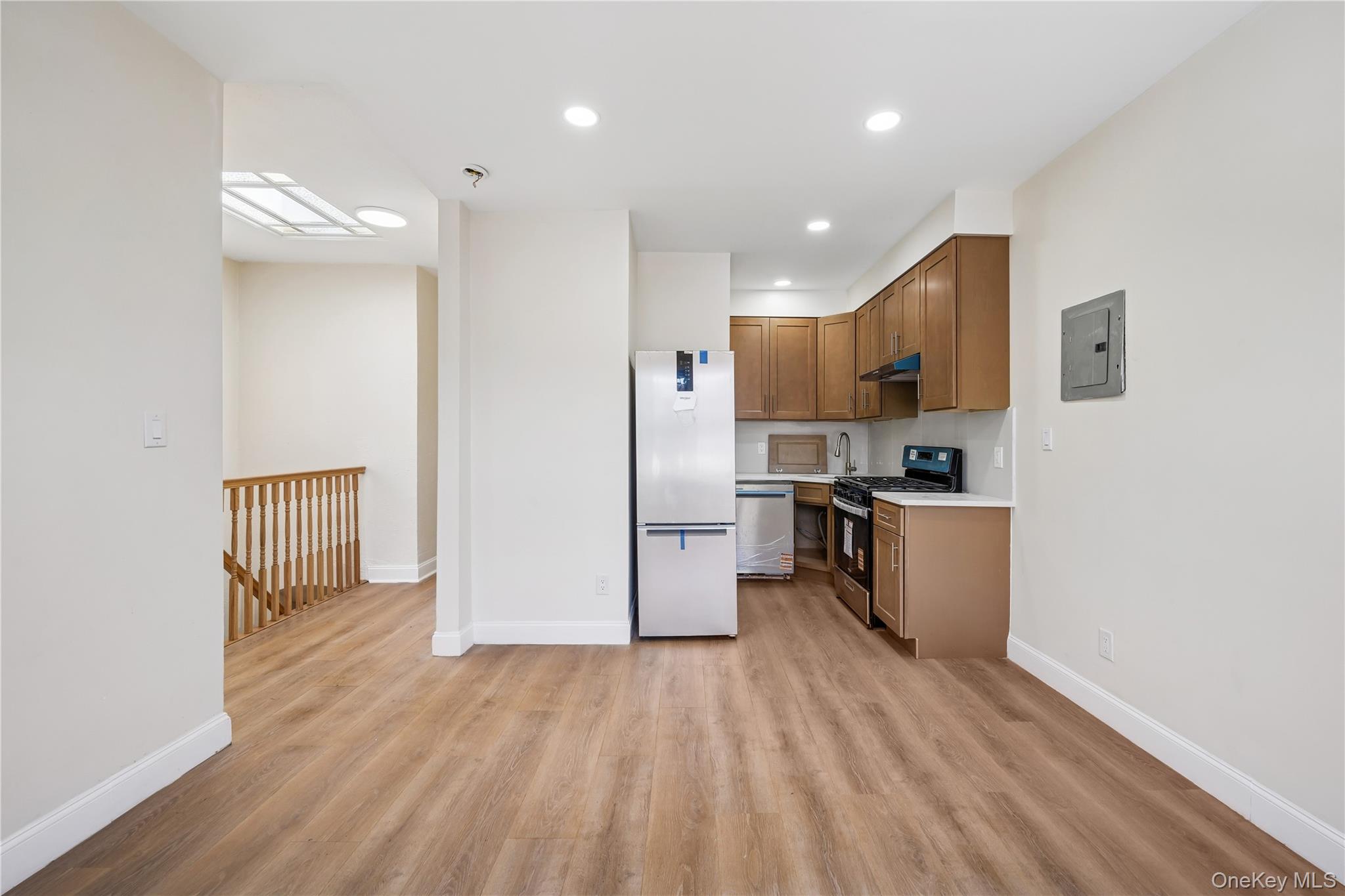 #1 photo, 32-50 87 St FL 2, كوينز East Elmhurst , NY 11369