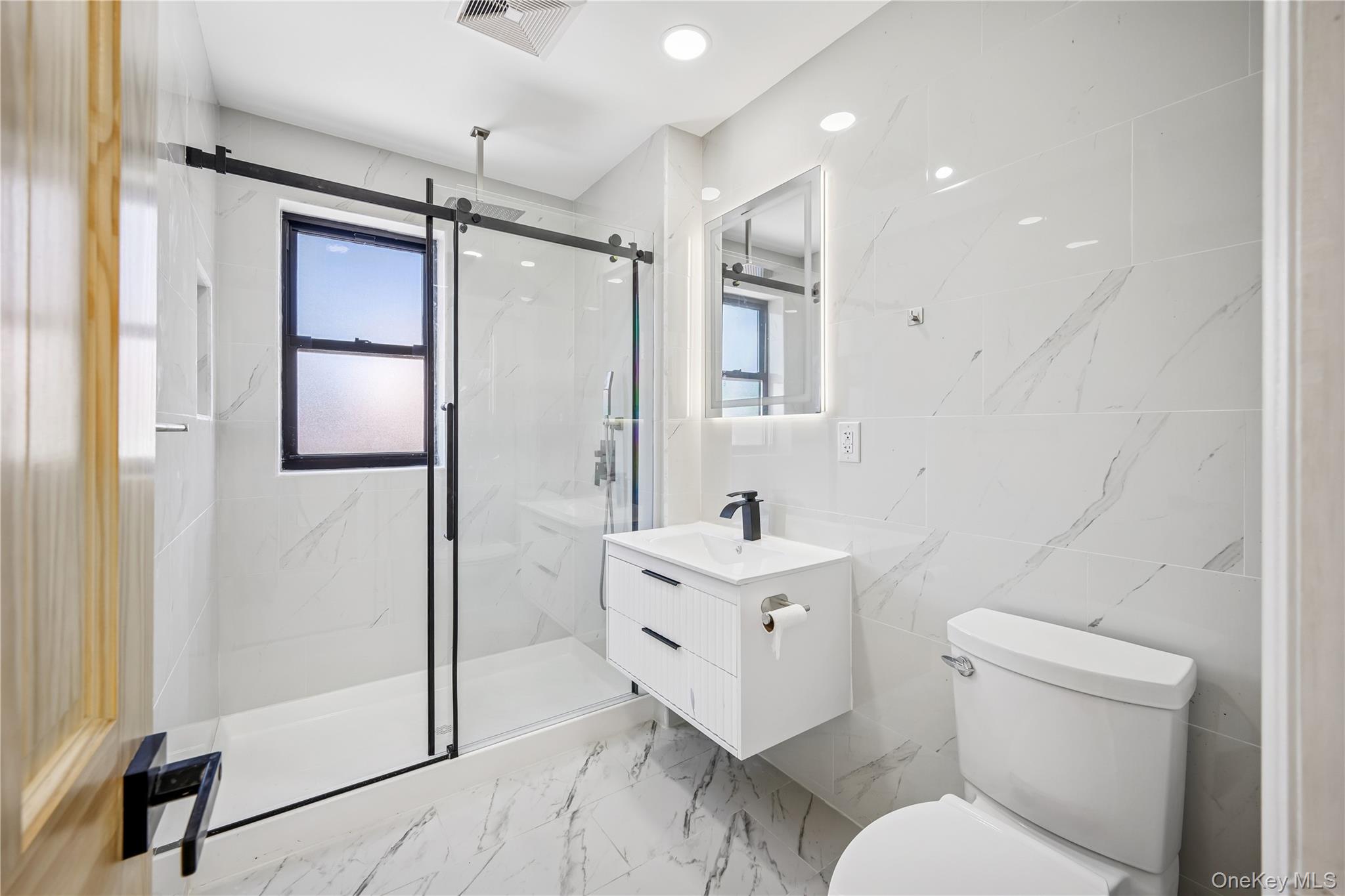 #2 photo, 32-50 87 St FL 2, كوينز East Elmhurst , NY 11369