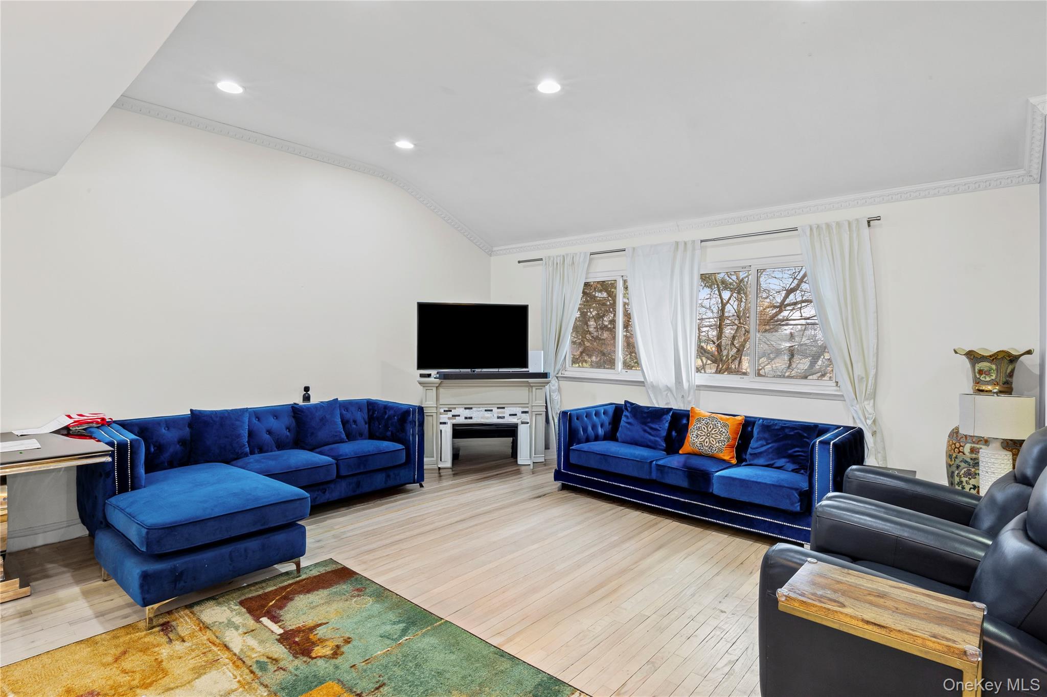 #2 photo, 18 South Drive, Manhasset Hills , NY 11040