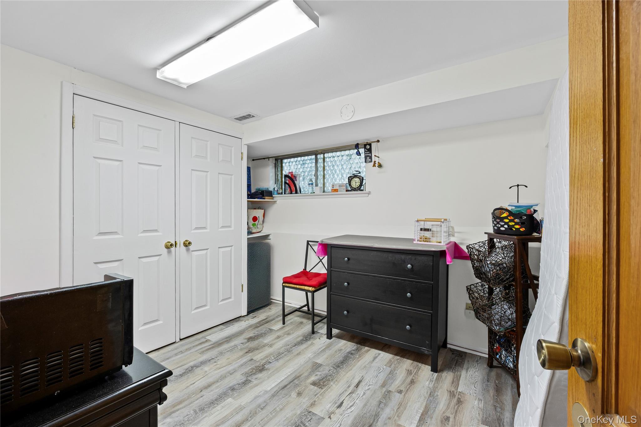 #20 photo, 18 South Drive, Manhasset Hills , NY 11040