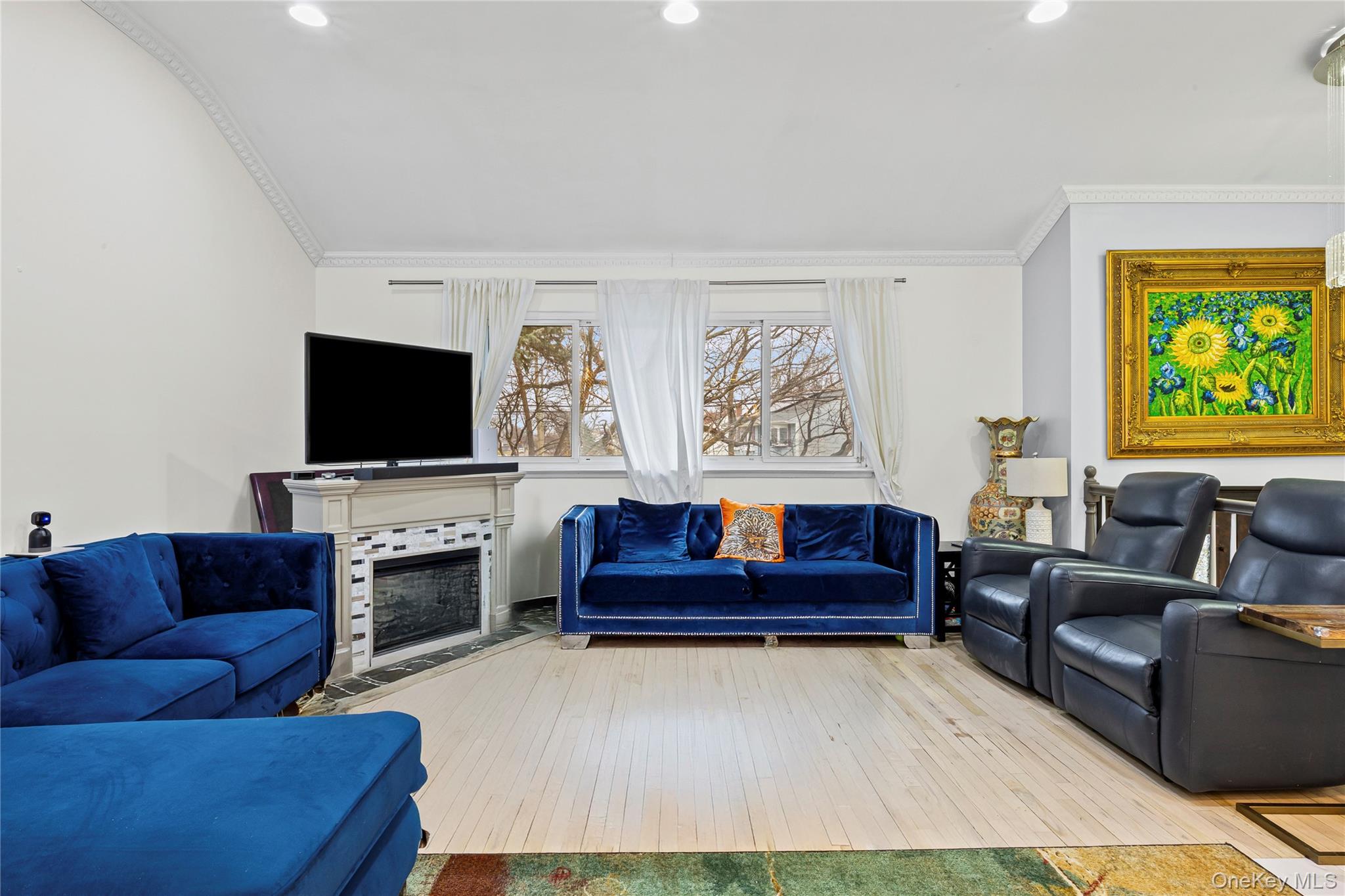 #3 photo, 18 South Drive, Manhasset Hills , NY 11040