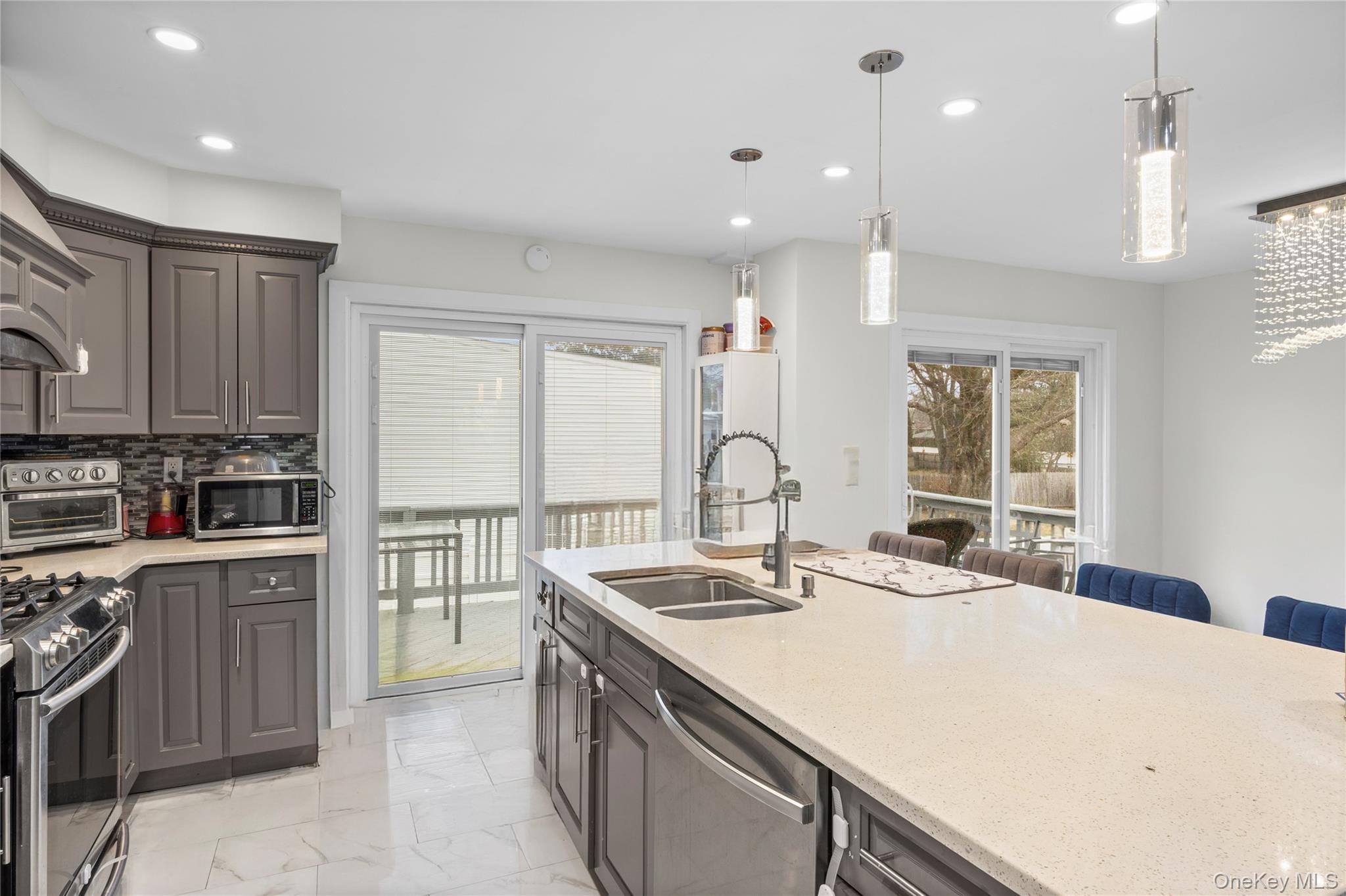 #7 photo, 18 South Drive, Manhasset Hills , NY 11040