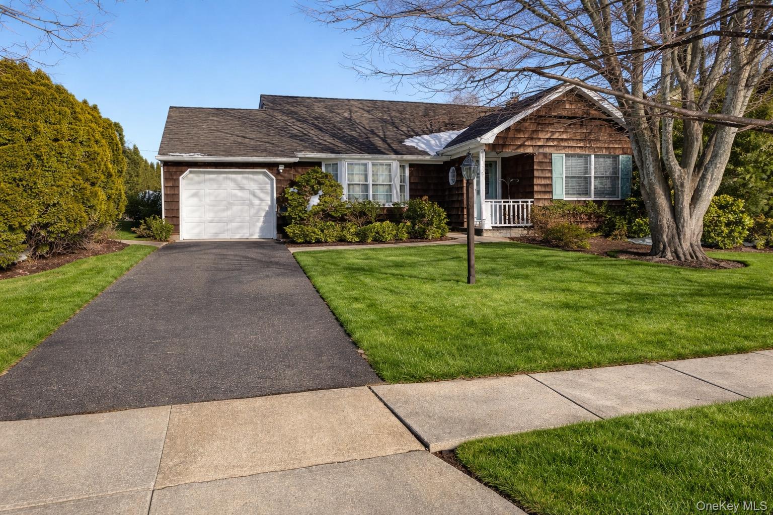 #1 photo, 892 Lilac Drive, 롱 아일랜드 Massapequa , NY 11758