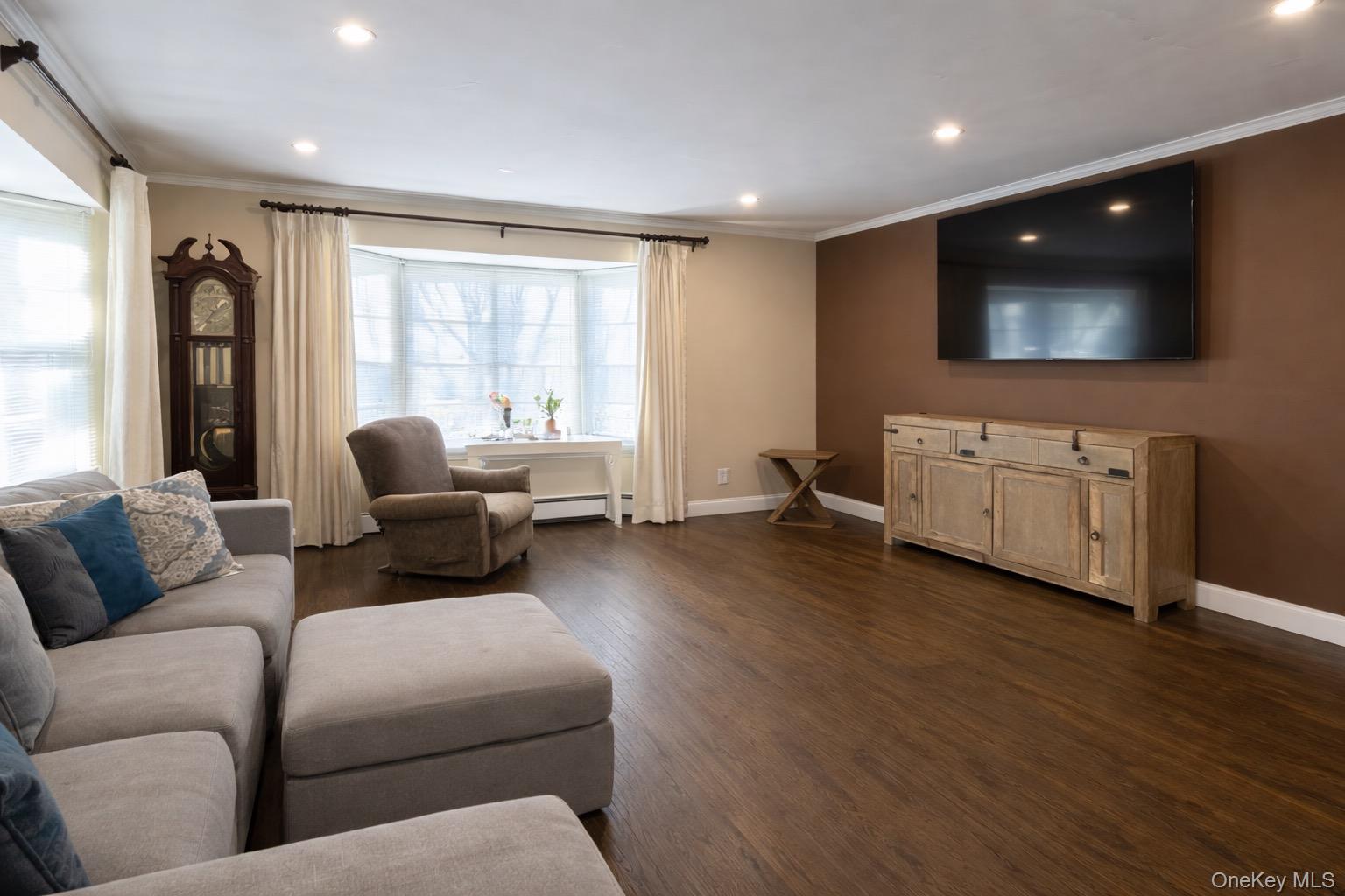 #4 photo, 892 Lilac Drive, 롱 아일랜드 Massapequa , NY 11758