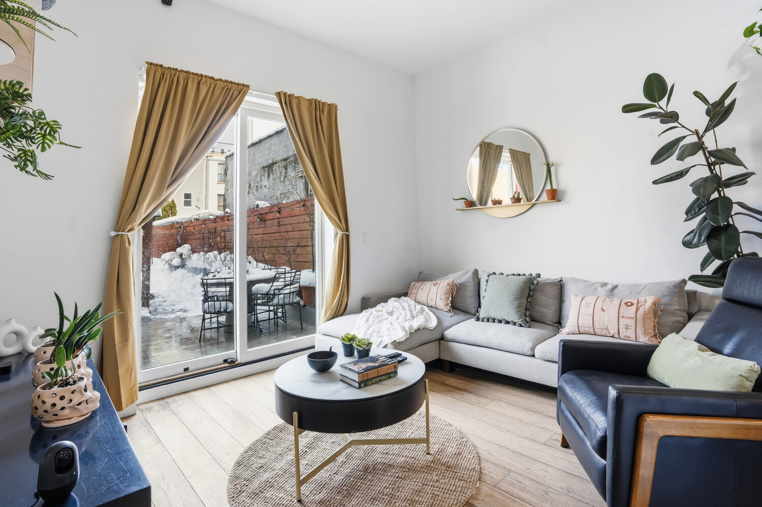 #1 photo, 11 CONSELYEA Street, ब्रुकलीन Williamsburg , NY 11211