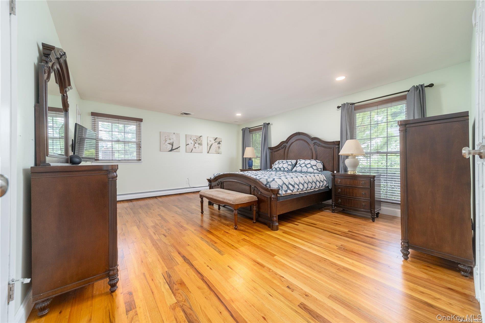 #10 photo, 65 Starling Court, East Hills , NY 11576