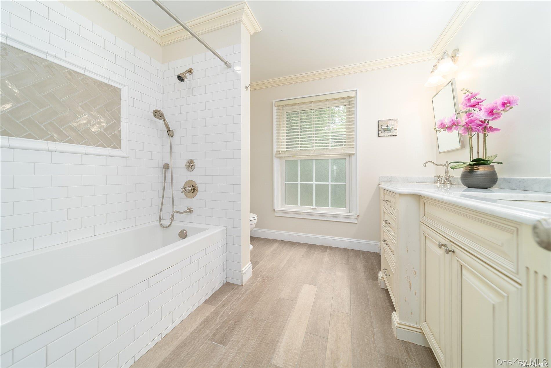 #13 photo, 65 Starling Court, East Hills , NY 11576