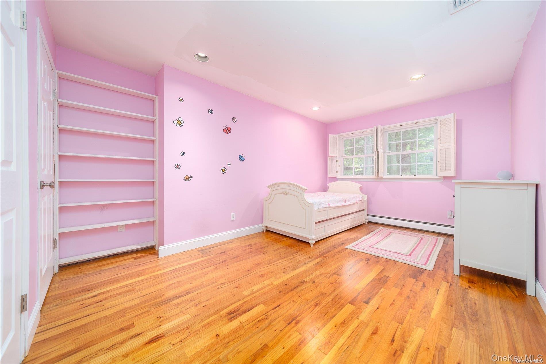 #14 photo, 65 Starling Court, East Hills , NY 11576